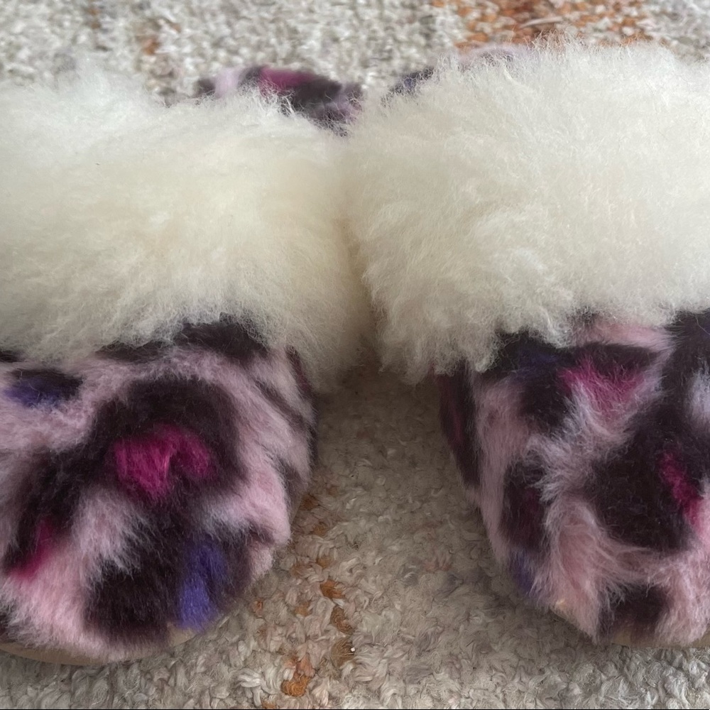 UGG Cozy Kids slip on slipper 13